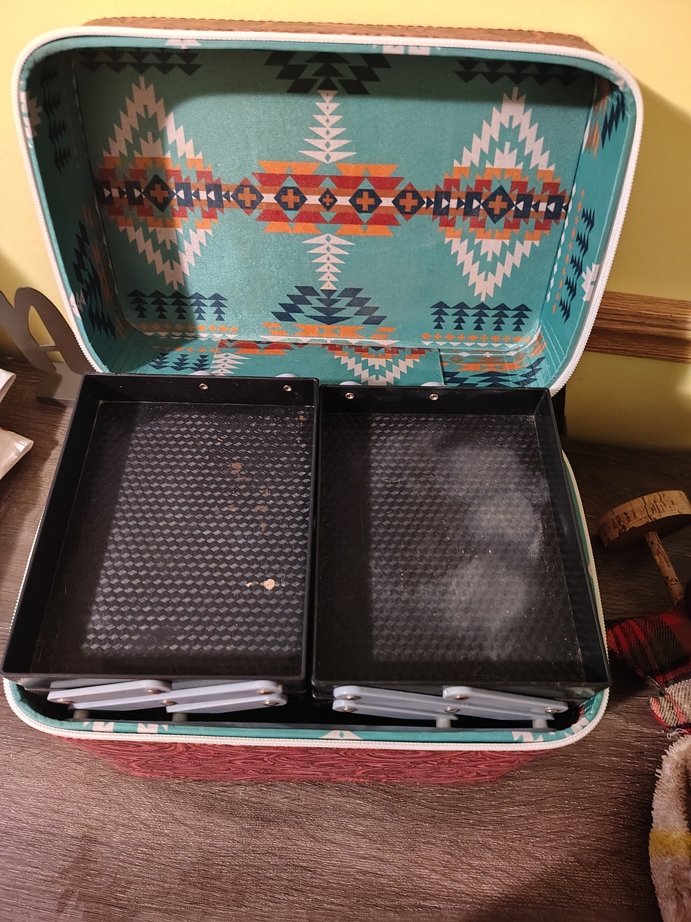 Source Unknown Turquoise Patterned Makeup Organizer with Black Fold-Out Trays